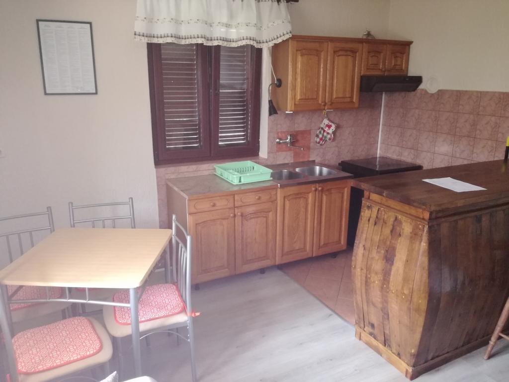 Apartment Nela Funtana Eksteriør bilde